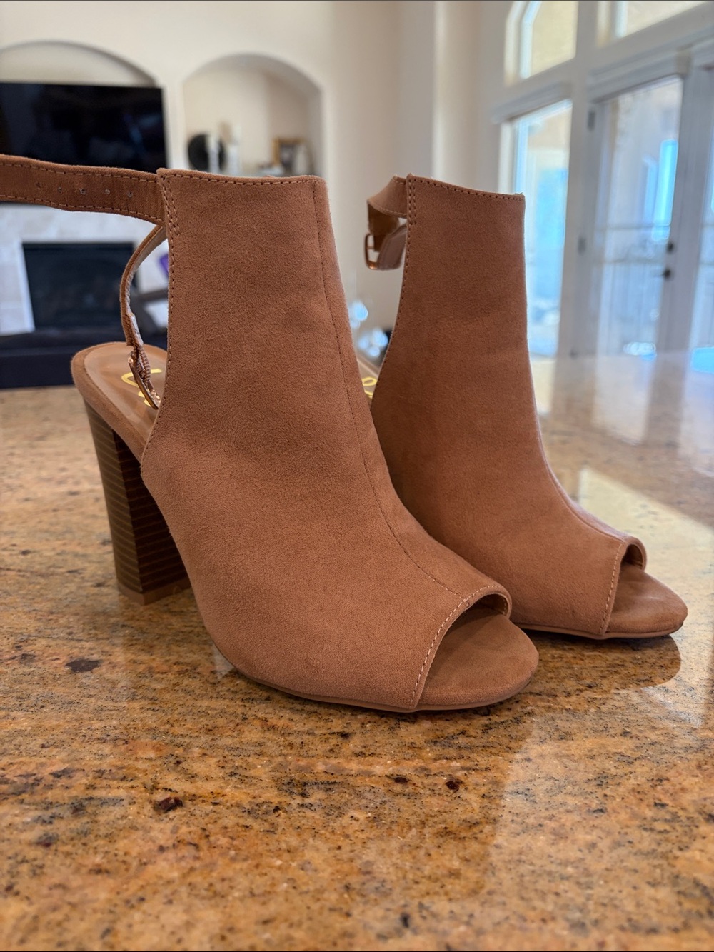 Lulus Open-Toe Suede Block Heel Sandals